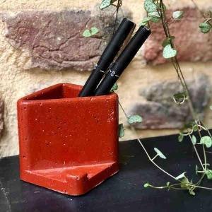 Pot à crayons en matière recyclée – local