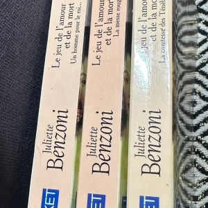 Le Jeu de l&rsquo;amour et de la mort en 3 TOMES COMPLET. tome 1 : Un homme pour le roi. tome 2 : La Messe rouge. tome 3 : La Comtesse des ténèbres Juliette Benzoni