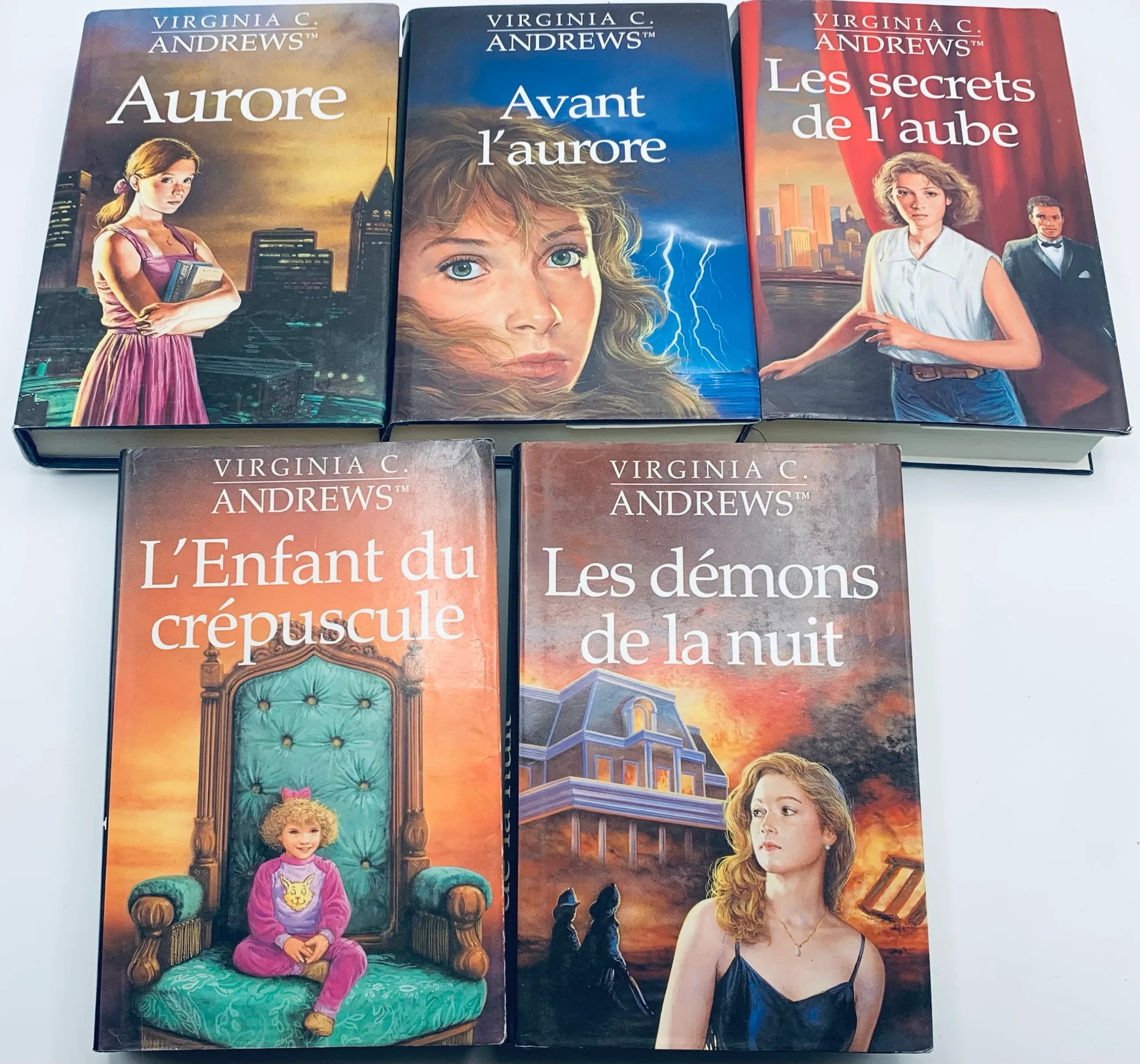 Saga Aurore en 5 Tomes: 1/Aurore 2/Les secrets de l’aube 3/L’enfant du crépuscule 4/Les démons de la nuit 5/Avant l’aurore Virginia C.Andrews