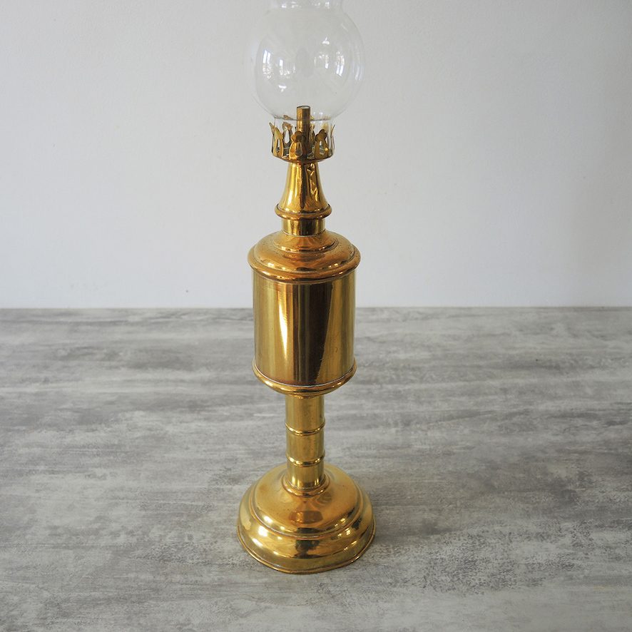 Ancienne Lampe Pigeon Cylindre à Pied en Laiton – Image 4