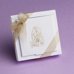 Boite à dragées communion carrée – Motif vitrail or – Lot de 2